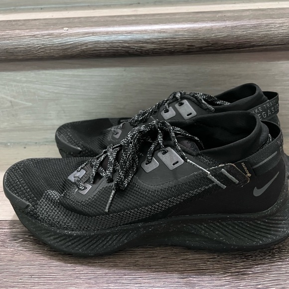 Nike Black Mesh Athletic Men's Shoes - Picture 4 of 6